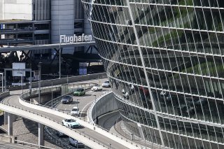 Flughafen Zürich reprendra sous son aile dès 2025 les services d'assistance aux passagers à mobilité réduite. (archives)